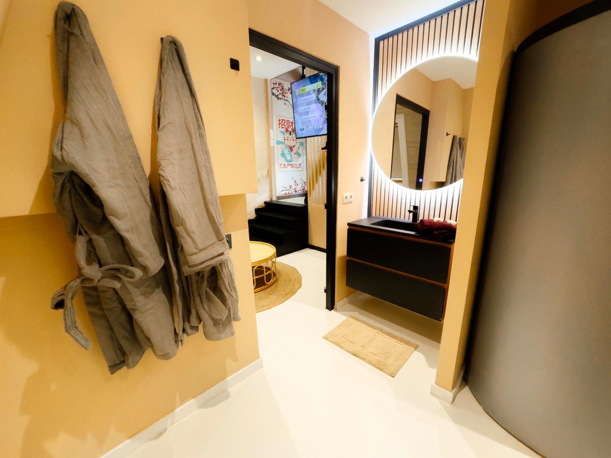 Capsule Lotus-Balneo-Sauna-Billard-Nintendo Hastiere-par-dela Eksteriør billede