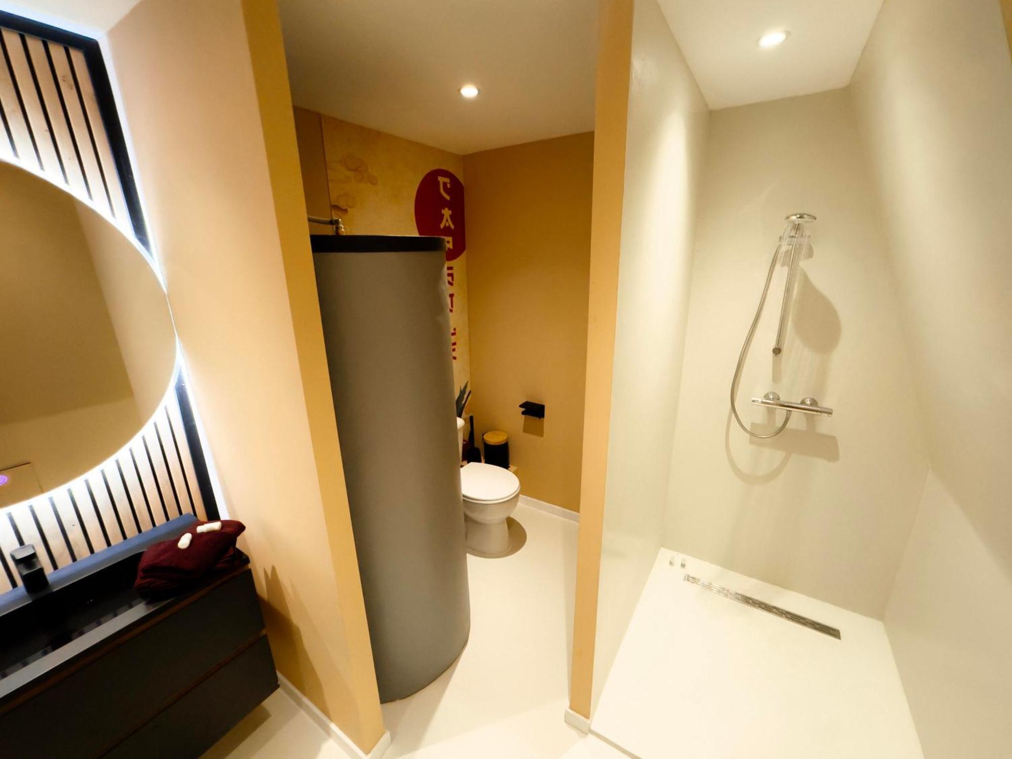 Capsule Lotus-Balneo-Sauna-Billard-Nintendo Hastiere-par-dela Eksteriør billede